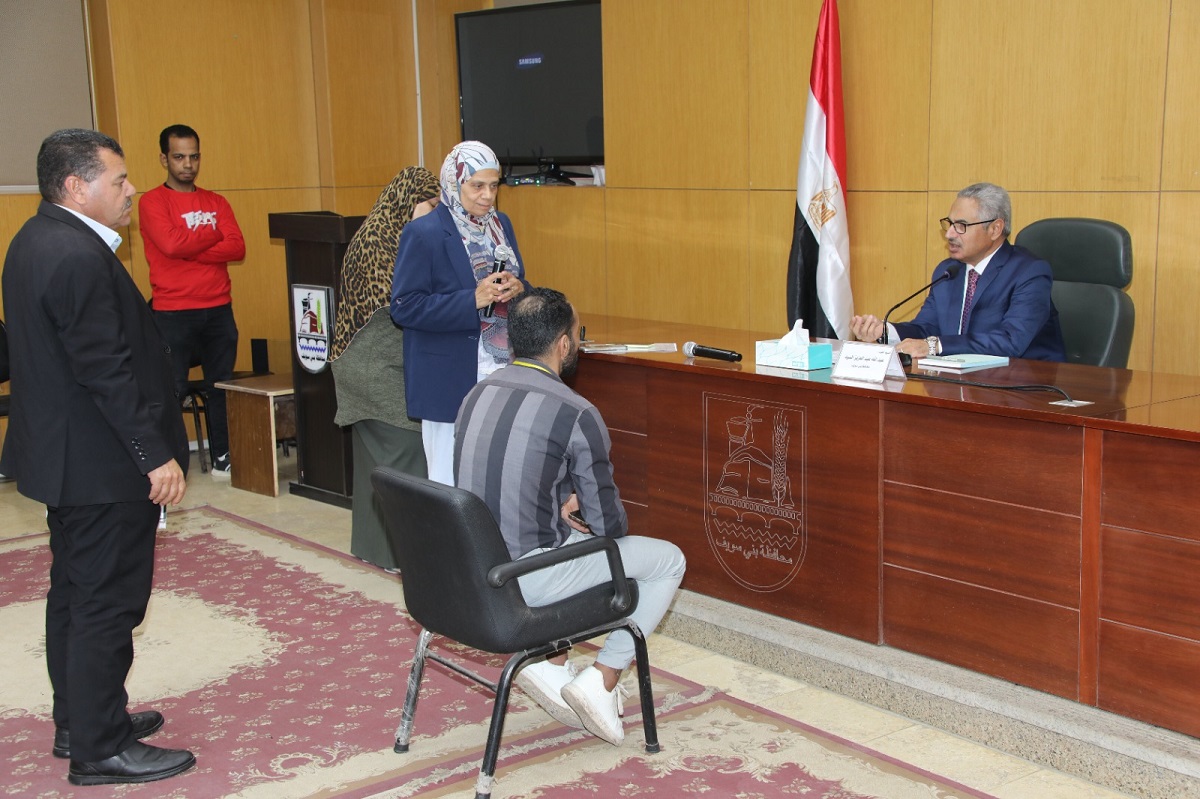 المحافظ يوجه بحلول عاجلة لشكاوى الكهرباء والمياه والغاز 